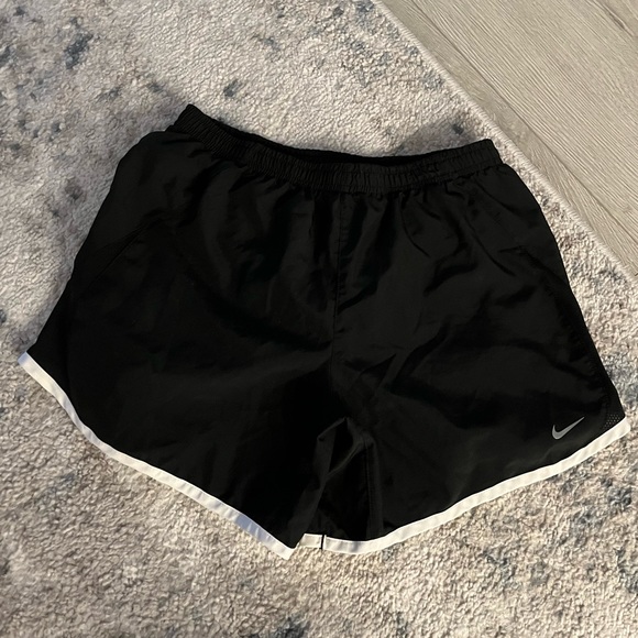 Nike running shorts - Picture 2 of 4